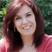 Professionista Senior, Laurea in Scienze Politiche e Master ora in pausa si rende disponibile per aiuto compiti